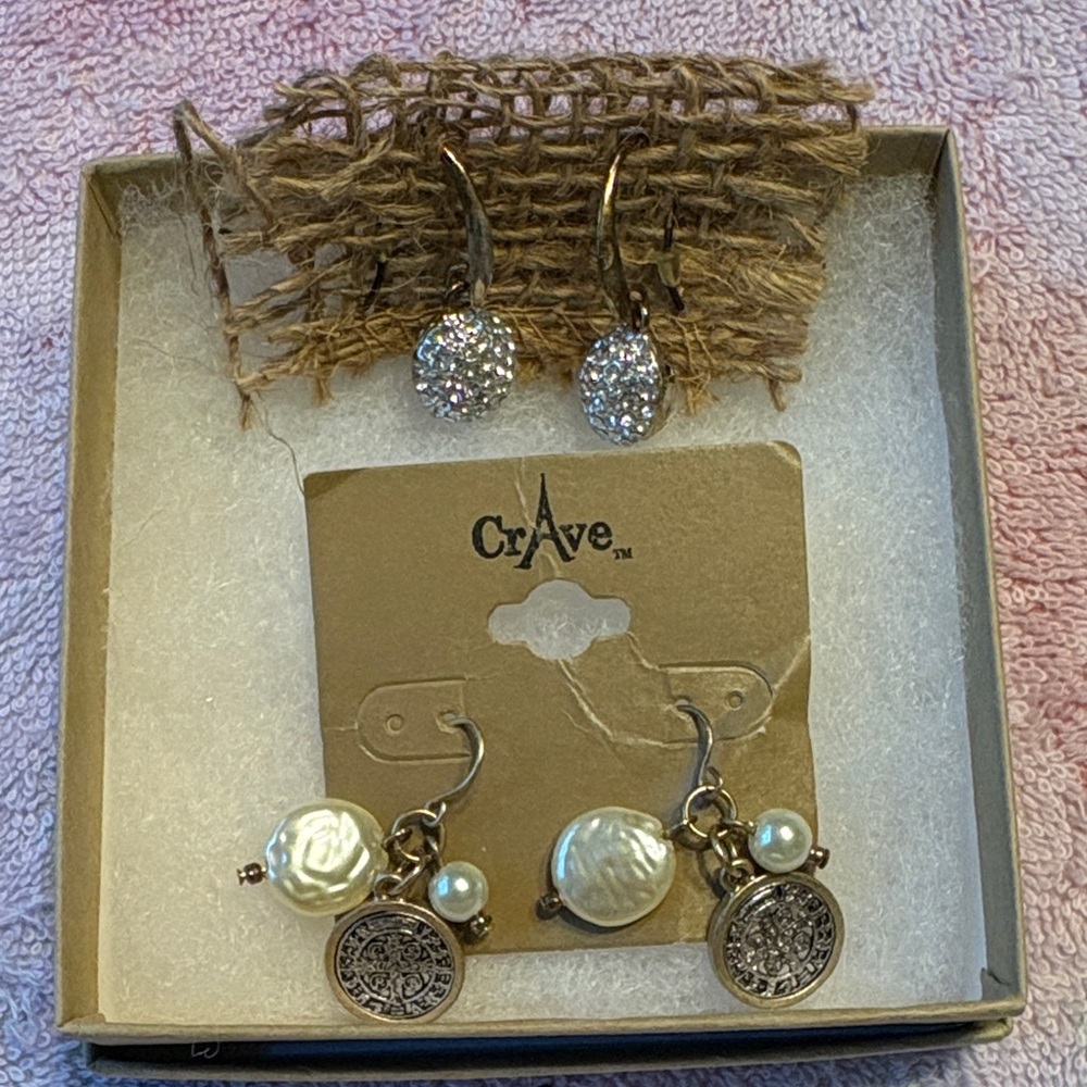 2 pairs crave earrings